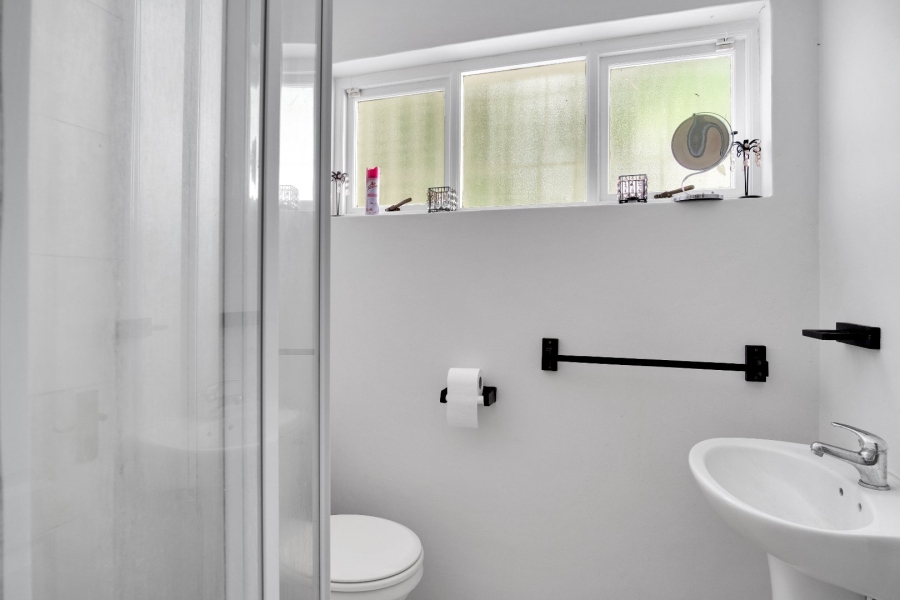 4 Bedroom Property for Sale in Wynberg Upper Western Cape